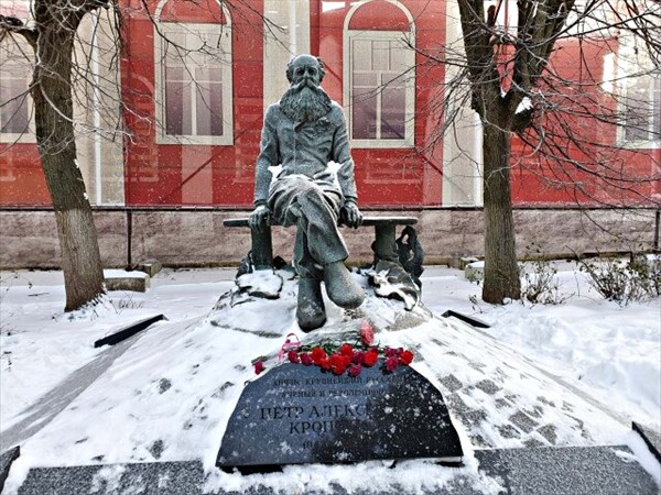 115-Памятник Кропоткину